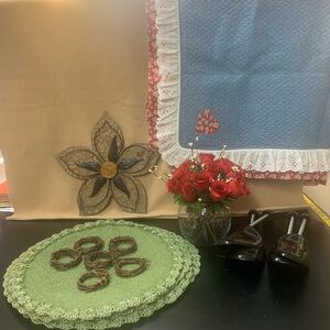 Green Woven Placemats with Napkin Rings. Inv 496